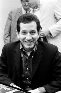 Aankomst Trini Lopez op Schiphol voor bijwonen Grand Gala du Disque Aankomst T, Bestanddeelnr 915-6212