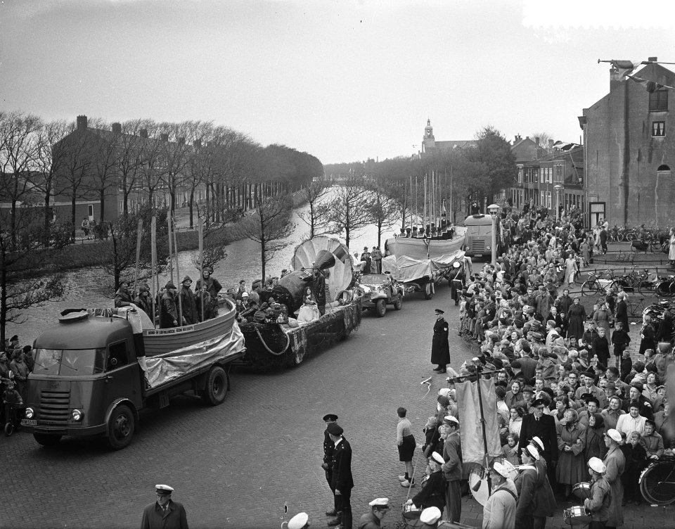 Aankomst Uiterton 100 jaar KMI Den Helder, Bestanddeelnr 906-7925