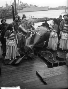 Aankomst Uiterton 100 jaar KMI Den Helder, Bestanddeelnr 906-7921