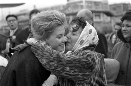 Aankomst van Corine Rottschäfer (miss World 1959) op Schiphol, Bestanddeelnr 910-8183