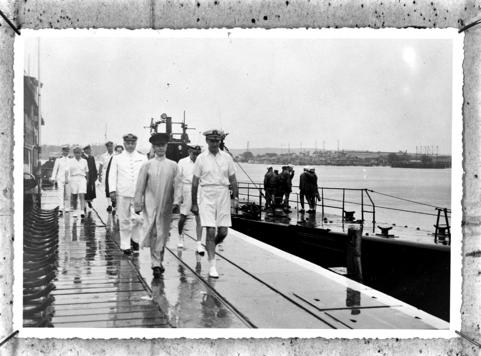 Aankomst van de Amerikaanse admiraal Thomas C. (Tommy) Hart, commandant ABDACOM,, Bestanddeelnr 935-0137