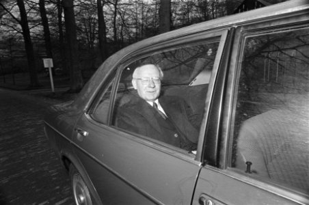 Aankomst Tweede Kamervoorzitter Vondeling, Bestanddeelnr 929-0878
