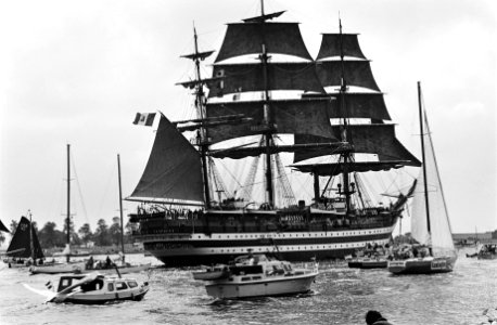 Aankomst van de Amerigo Vespucci op het Noordzeekanaal, Bestanddeelnr 930-9510
