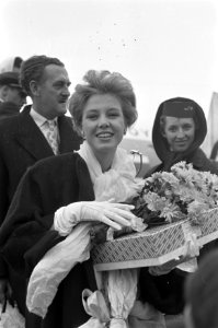 Aankomst van Corine Rottschäfer (miss World 1959) op Schiphol, Bestanddeelnr 910-8184