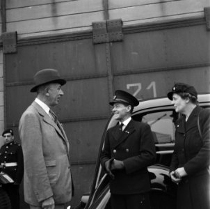 Aankomst van de Engelse gezant Sir Neville Bland aan de Lloydskade te Rotterdam., Bestanddeelnr 900-3212