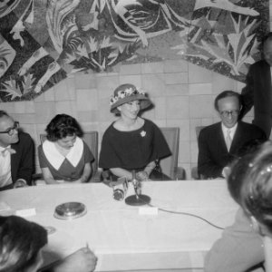 Aankomst van de zangeres Maria Meneghini Callas op Schiphol Maria Callas tijden, Bestanddeelnr 910-5059