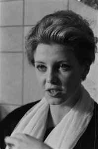 Aankomst van Corine Rottschäfer (miss World 1959) op Schiphol, Bestanddeelnr 910-8187