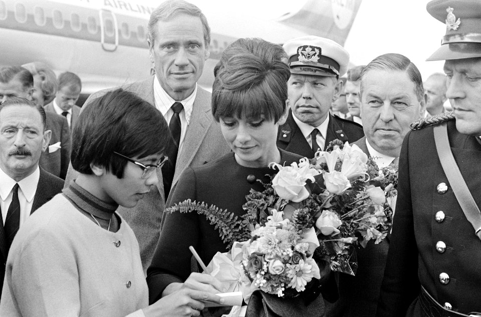 Aankomst van Audrey Hepburn en Mel Ferrer op Schiphol, Bestanddeelnr 919-5684