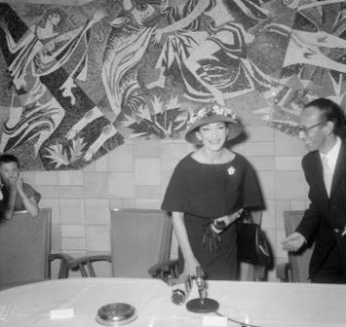 Aankomst van de zangeres Maria Meneghini Callas op Schiphol Maria Callas tijden, Bestanddeelnr 910-5057