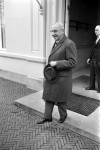 Aankomst van Dr. J.E. (Jan) de Quay (KVP) op het ministerie van Algemene Zaken o, Bestanddeelnr 919-8006