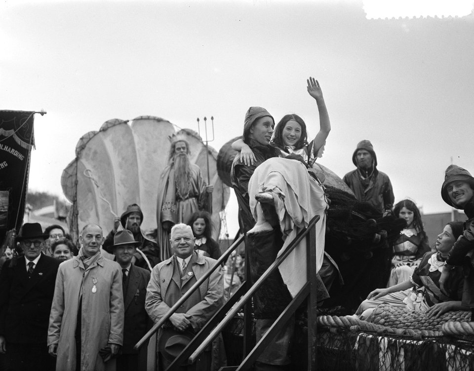 Aankomst Uiterton 100 jaar KMI Den Helder, Bestanddeelnr 906-7936