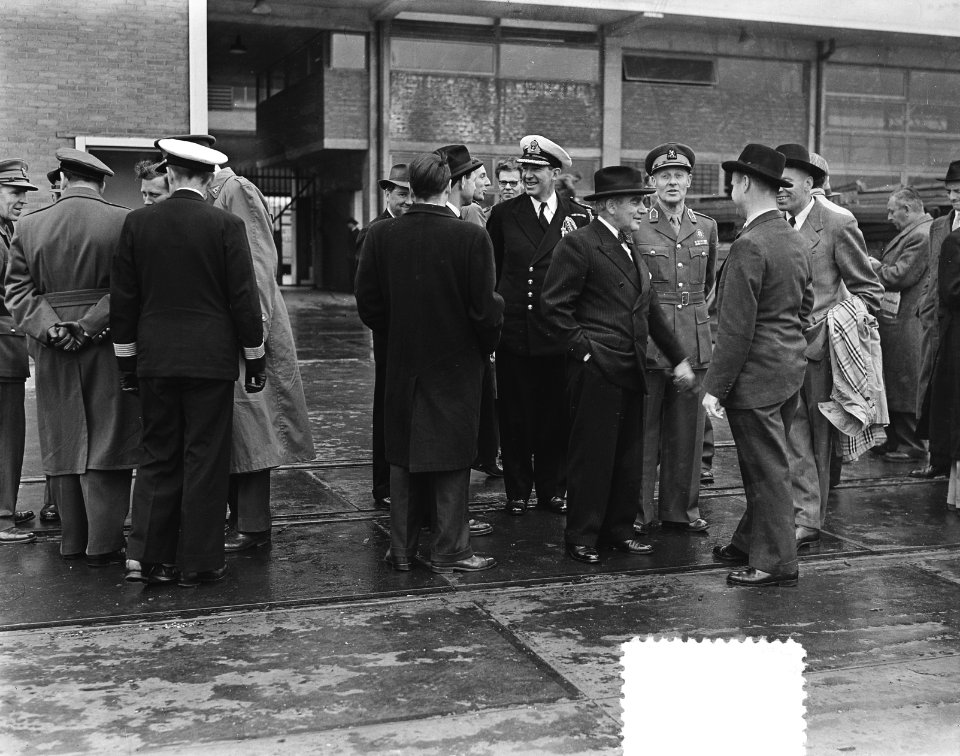 Aankomst van 50 Canadese jeeps in Rotterdam met de Prins Willem V, Bestanddeelnr 905-7551