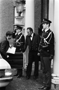 Aankomst van Dries van Agt, Bestanddeelnr 929-3835