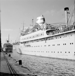 Aankomst van het schip SS Zion in de haven, Bestanddeelnr 255-2158