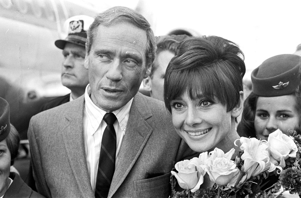 Aankomst van Audrey Hepburn en Mel Ferrer op Schiphol, Bestanddeelnr 919-5680