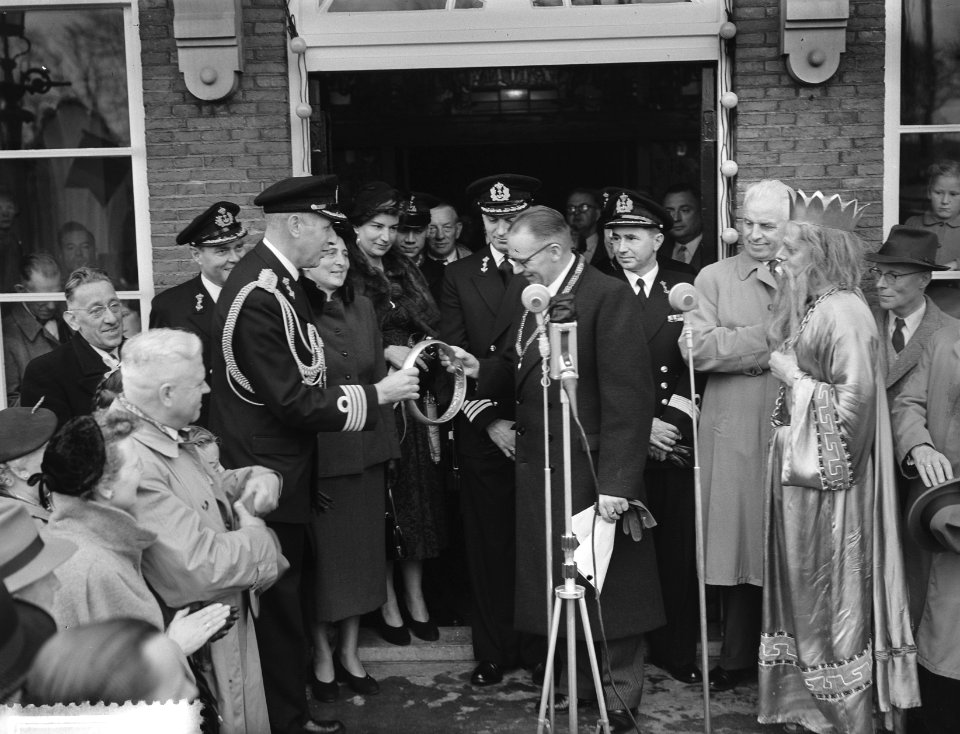 Aankomst Uiterton 100 jaar KMI Den Helder, Bestanddeelnr 906-7933