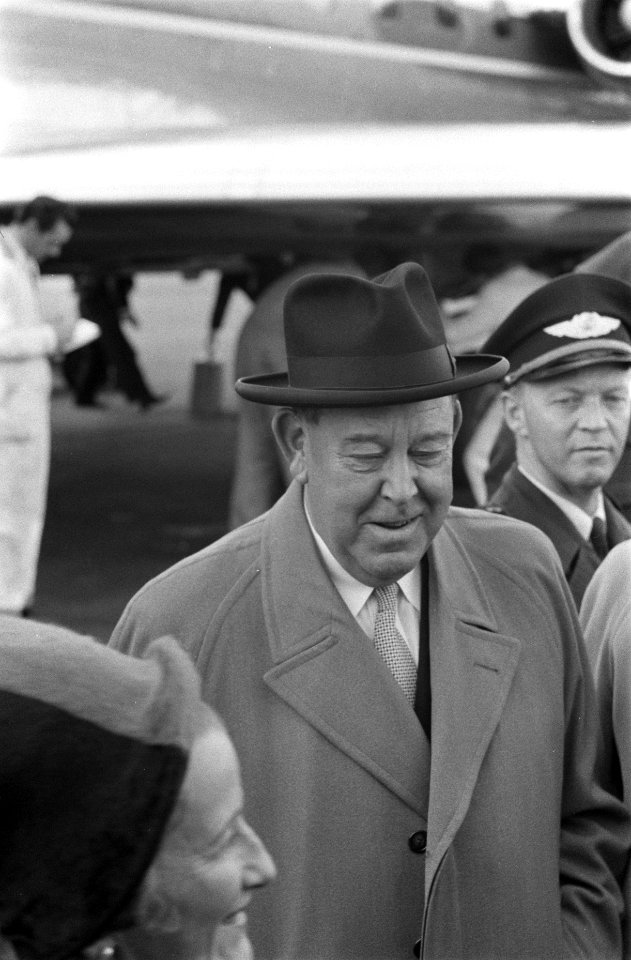 Aankomst van Trygve Lie op Schiphol voor 5-daagse bespreking, Bestanddeelnr 911-6761