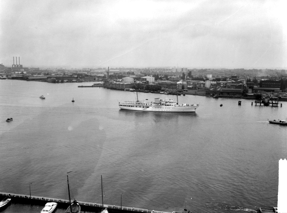 Aankomst van het Koninklijke Noorse jacht Norge in de haven van Amsterdam, Bestanddeelnr 916-8577