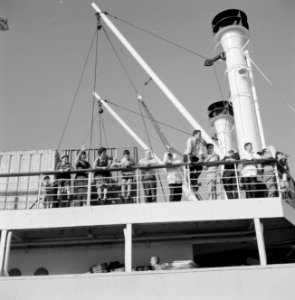 Aankomst van het schip SS Zion met passagiers aan boord, Bestanddeelnr 255-2165