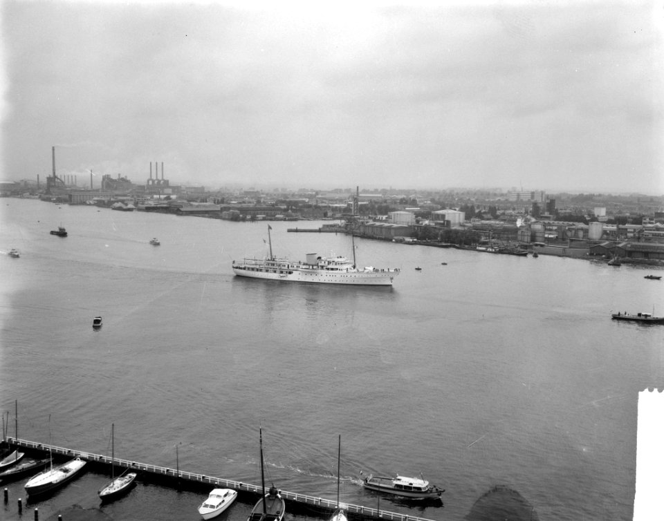 Aankomst van het Koninklijke Noorse jacht Norge in de haven van Amsterdam, Bestanddeelnr 916-8579