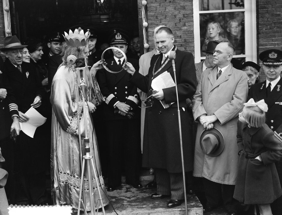 Aankomst Uiterton 100 jaar KMI Den Helder, Bestanddeelnr 906-7935