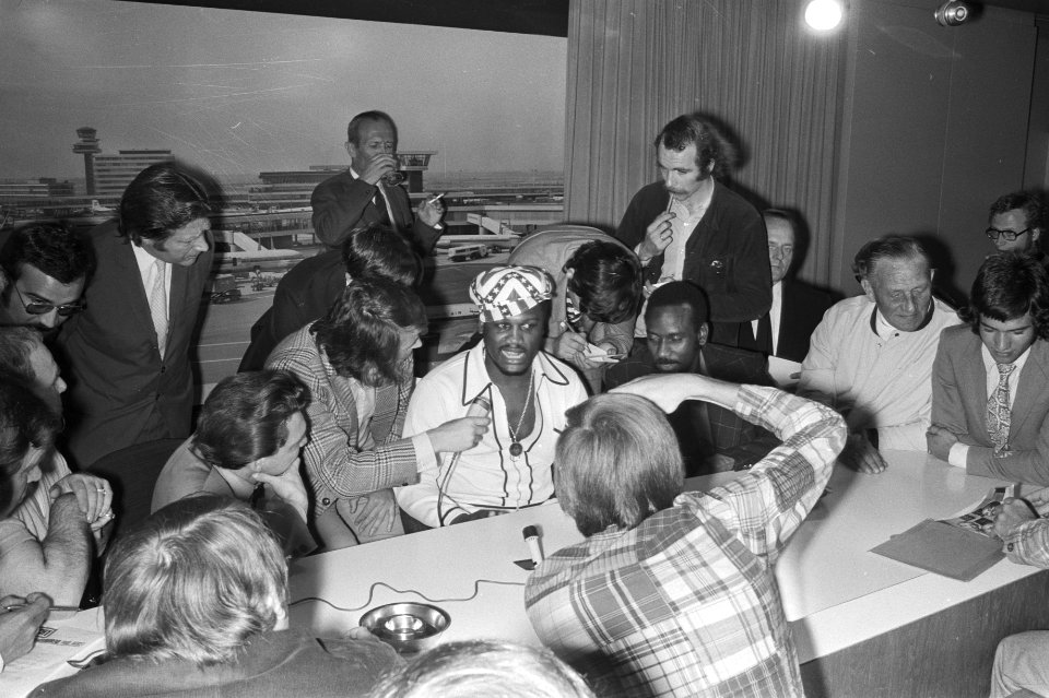 Aankomst van Joe Frazier op Schiphol, Bestanddeelnr 924-5573