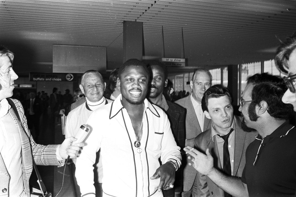 Aankomst van Joe Frazier op Schiphol, Bestanddeelnr 924-5567