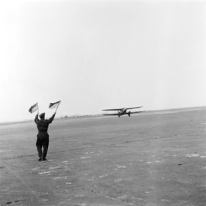 Aankomst van het regeringsvliegtuig op het vliegveld Schiphol, Bestanddeelnr 900-7354