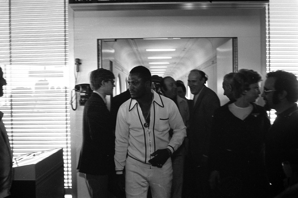Aankomst van Joe Frazier op Schiphol, Bestanddeelnr 924-5571