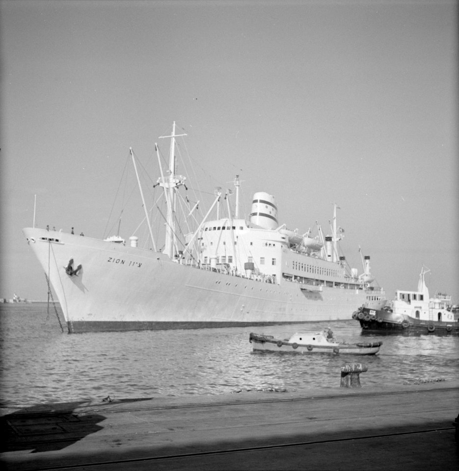 Aankomst van het schip SS Zion in de haven, Bestanddeelnr 255-2157