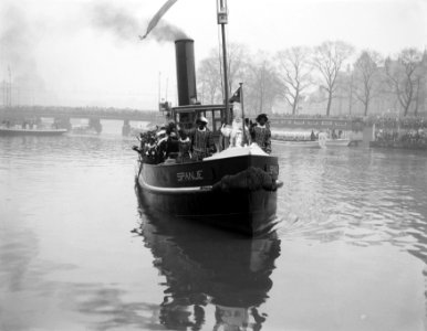 Aankomst van Sint Nicoalaas per boot te Amsterdam, Bestanddeelnr 909-1197