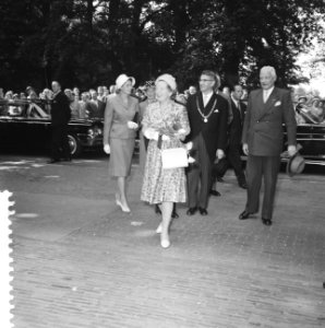 Aankomst van koningin Juliana in Enschede, Bestanddeelnr 911-3955