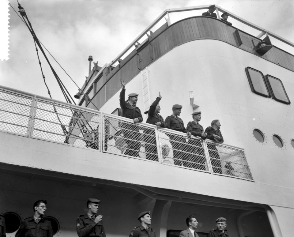Aankomst van Ms Willemstad met detachement militairen uit Suriname, ontschepi, Bestanddeelnr 910-8919