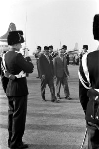 Aankomst van premier van Malakka Abdul Rahman , premier De Quay was ter begroeti, Bestanddeelnr 911-2804