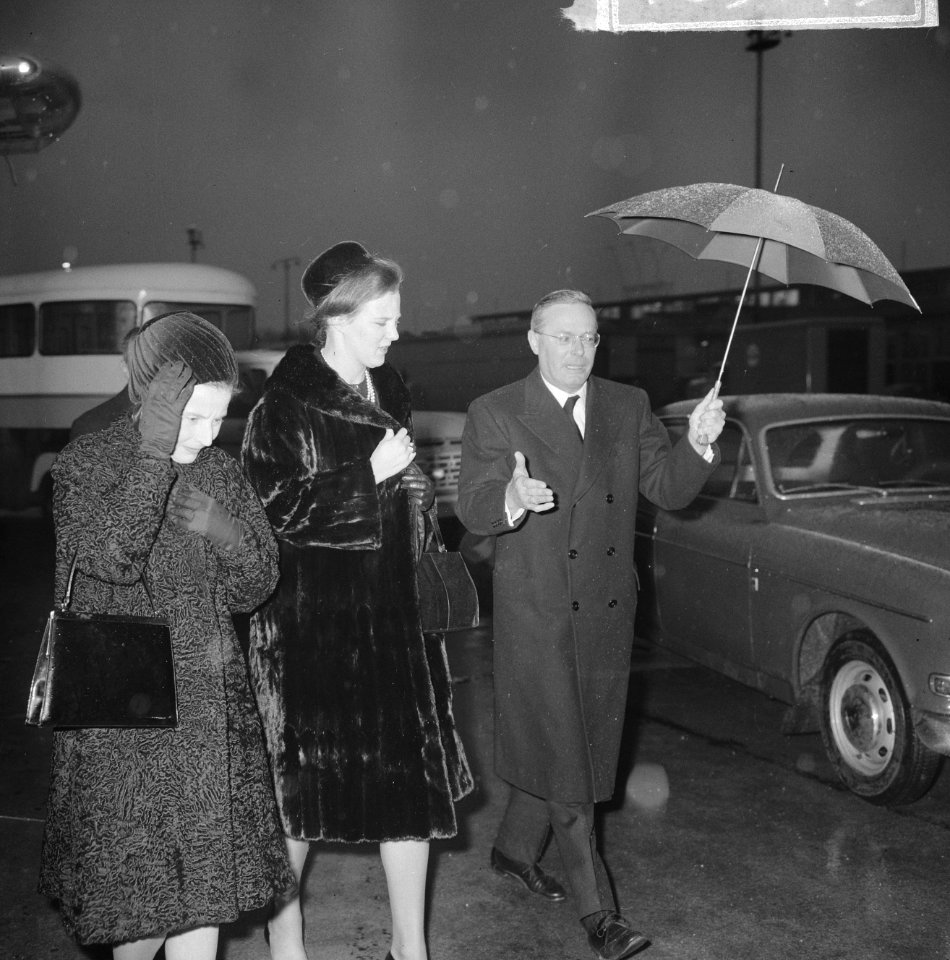Aankomst van prinses Christina van Zweden en Margaretha van Denemarken op Schiph, Bestanddeelnr 918-5073