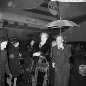 Aankomst van prinses Christina van Zweden en Margaretha van Denemarken op Schiph, Bestanddeelnr 918-5074