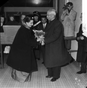 Aankomst vice president van India Radhakrishnan op Schiphol. De vice-president w, Bestanddeelnr 913-0599