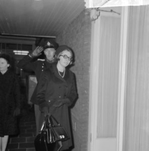 Aankomst van prinses Christina van Zweden (l.) en Margaretha van Denemarken op …, Bestanddeelnr 918-5072