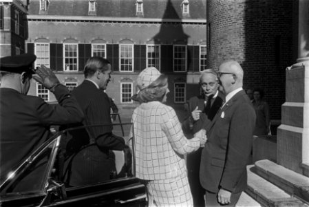 Aankomst van prinses Beatrix en prins Claus bij de Ridderzaal, Bestanddeelnr 919-5935