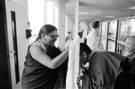 Aankomst van Sakya Trizin, één van de geestelijk leiders van het Tibetaanse Boed, Bestanddeelnr 929-8841