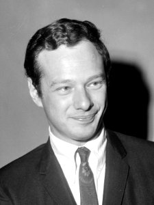 Aankomst Brian Epstein (manager Beatles) op Schiphol (Grand Gala du Disque 1965), Bestanddeelnr 918-2516 ShiftN