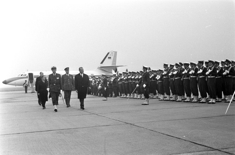Aankomst Bondskanselier Willy Brandt van Duitsland op Ypenburg. Aankomst Brandt, Bestanddeelnr 923-0343