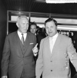 Aankomst Vice Minister van Buitenlandse Handel N. P. Komarov (rechts) op Schipho, Bestanddeelnr 917-8073
