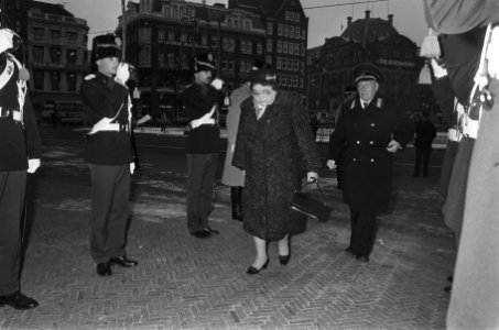 Aankomst van Russische ambassadeur Blatov, en echtgenote, Bestanddeelnr 933-5294