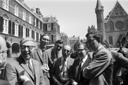 Aankomst van Zijlstra (l) op Het Binnenhof, Bestanddeelnr 924-5701
