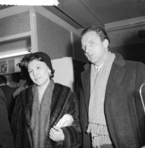 Aankomst Bolshoi solisten op Schiphol, links Raissa Stroutchkova en Youri Zjdano, Bestanddeelnr 911-7197