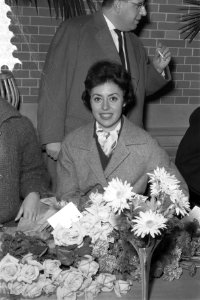 Aankomst van zangeres Caterina Valente te Amsterdam, Bestanddeelnr 910-8378