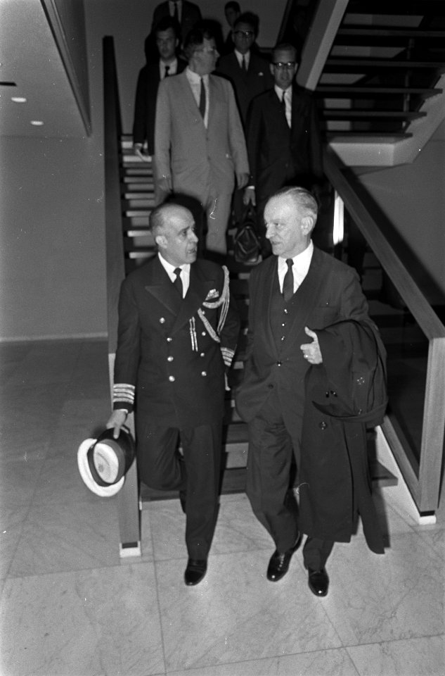 Aankomst Braziliaanse minister Marine admiraal A. H. Rademaker Grunewold op Schi, Bestanddeelnr 921-4903