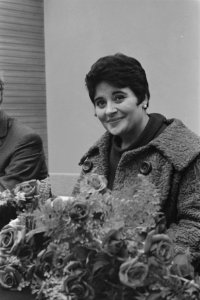Aankomst Victoria de Los Angelos op Schiphol Tijdens de persconferentie, Bestanddeelnr 915-5910