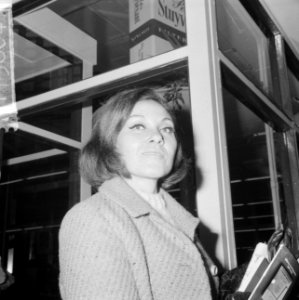 Aankomst Cleo Laine (jazz-zangeres) op Schiphol, Bestanddeelnr 917-3804